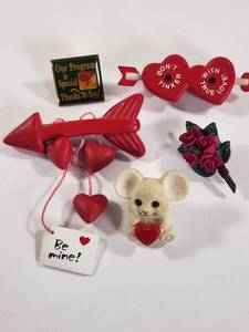 lot 190 image: Valentines Day Jewelry Lot Brooches and More