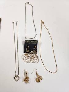 lot 196 image: Costume Jewelry Lot