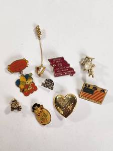 lot 207 image: Lot of Vintage Charms and Pendants