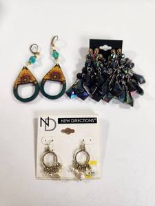 lot 212 image: Fashion Earring Lot&nbsp