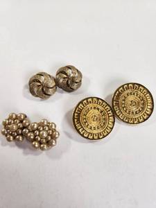 lot 214 image: Costume Jewelry Lot Earrings Pearl Beads Screw Back