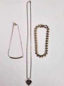 lot 231 image: Lot of 3 Fashion Jewelry Necklaces with Pendants