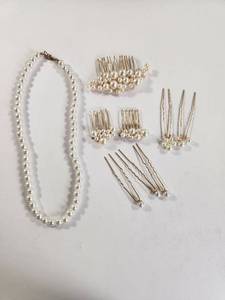 lot 233 image: Faux Pearl Bridal Jewelry Set Necklace Combs Pins Hair Accessories