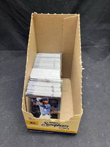 lot 237 image: Baseball Trading Cards Lot