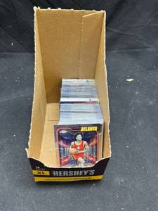 lot 241 image: Sports Cards lot NBA and Baseball Topps Chrome mixed cards