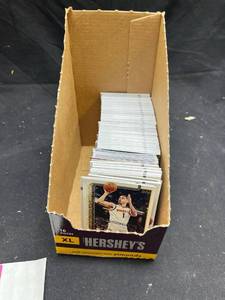 lot 242 image: Basketball Trading Cards Lot 100 Cards Mixed Topps NBA Players