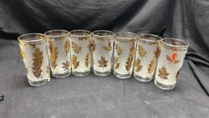 lot 277 image: Leaf Pattern Glass Drinking Glasses Set of 7 Gold Trim