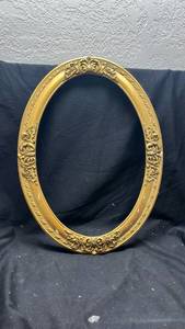 lot 311 image: Ornate Oval Picture Frame with Scrollwork Detailing