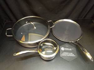 lot 1003 image: Hexclad 3-Piece Cookware Set with Lids - Retail $399