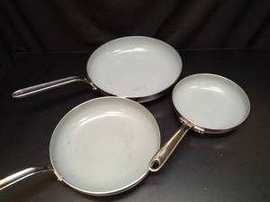 lot 1031 image: Tramontina 3-piece Tri-Ply Clad Stainless Steel Ceramic Nonstick Fry Pan Set - Retail $0