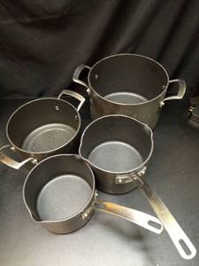 lot 1038 image: 4-Piece Nonstick Cookware Set with Pots and Saucepans - Retail $0