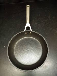 lot 1044 image: Ninja Foodi NeverStick Essential 8-inch Fry Pan, C10020 - Retail $30