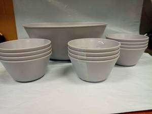 lot 1058 image: 114oz Serving Bowl 10 Round & 12pc Mini Bowls Gray - Retail $15