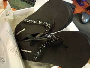 lot 132 image: Dream Pairs Womens Studded Slip-On Size 12 - Retail $24