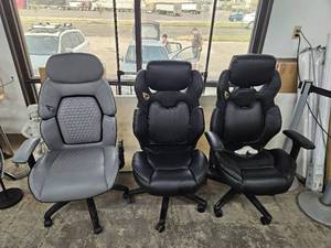 lot 218 image: $179 Lot of 3 - DPS Encode 3D Insight Gaming Chairs Various Flaws Make 2 Great Chairs With Little Tinkering
