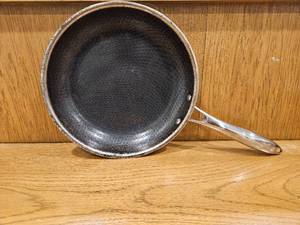 lot 257 image: $158 HexClad 10 Hybrid Nonstick Frying Pan NO Lid, Dishwasher & Oven Safe  Stay-Cool Handles, Dishwasher and Oven Safe up to 900 F, Compatible with All Cooktops
