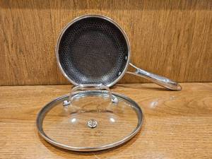 lot 262 image: $139 HexClad 8 Hybrid Nonstick Frying Pan with Lid, Dishwasher & Oven Safe  Stay-Cool Handles, Dishwasher and Oven Safe up to 900 F, Compatible with All Cooktops