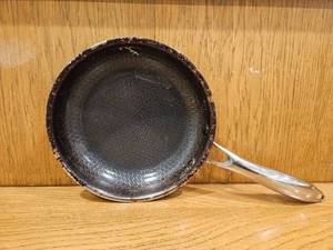 lot 264 image: $139 HexClad 8 Hybrid Nonstick Frying Pan NO Lid, Dishwasher & Oven Safe  Stay-Cool Handles, Dishwasher and Oven Safe up to 900 F, Compatible with All Cooktops