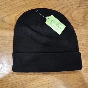 lot 2187 image: Littluky black beanie