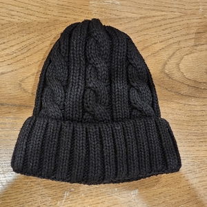 lot 2188 image: Time & Tru Womens One Size No Pom Cable Black Knit Beanie Hat