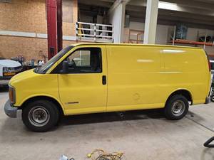 lot 2200 image: 1998 Chevrolet Express 2500 Cargo Van w HydraMaster CDS 4.8 Truckmount  Runs  Title