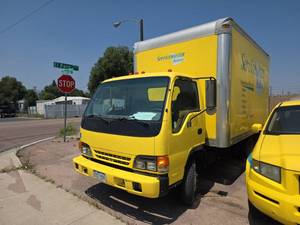 lot 2202 image: 2005 Isuzu NPR Box Truck w Liftgate  Engine Removed  Title Available