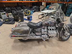 lot 2203 image: 1998 Honda Valkyrie GL1500C  16,958 Miles  Custom Paint  Flat-Six  Title