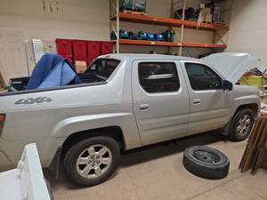 lot 2208 image: 2008 Honda Ridgeline RTX  Does Not Run  Engine Issue  Title Available