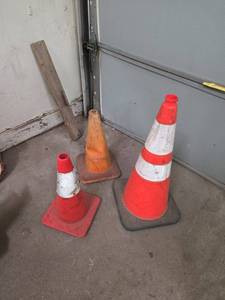 lot 7005 image: Traffic Control Cones (Lot of 3)