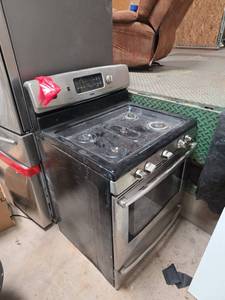 lot 7015 image: Electric Range with Convection Oven and Cooktop