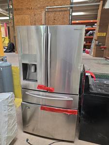 lot 7016 image: Samsung RF28JBEDBSR 28 Cu Ft 4-Door French Door Refrigerator
