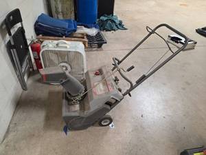 lot 7031 image: Craftsman Gas-Powered Snowblower