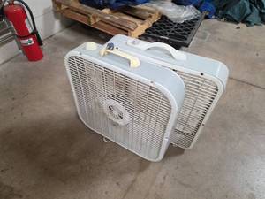 lot 7032 image: Box Fan 2-Pack White