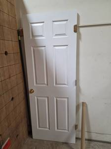 lot 7037 image: 6-Panel White Interior Door 32in