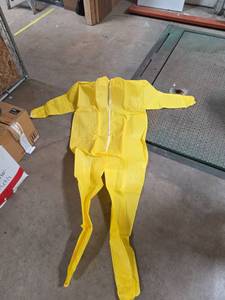 lot 7039 image: Tychem 2000 NVR-REG35-200 Yellow Chemical Protective Suit