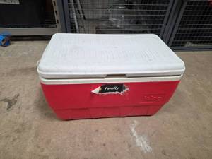 lot 7045 image: Igloo Family Cooler Red and White