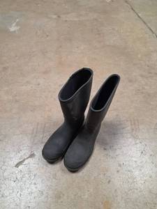 lot 7048 image: Rubber Work Boots Size 12 US