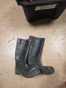 lot 7059 image: Rubber Work Boots w Steel Toe