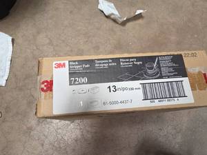 lot 7072 image: 3M 7200 Black Stripper Pads 13in 330mm