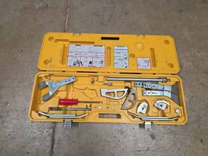 lot 7076 image: Ahlery Dry Bar System Puller Tool Kit