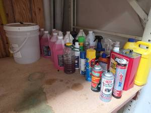 lot 7082 image: Lot of Cleaning Chemicals and Supplies