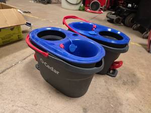 lot 7087 image: Cedar Collapsible Wash Basin w Blue Lids