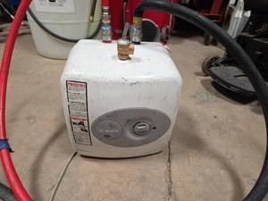 lot 7098 image: Bosch Pro 4 Electric Water Heater Tank