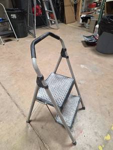 lot 7100 image: 2-Step Folding Ladder with Handle