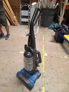 lot 7107 image: Bissell Powergroom Helix 2 Rewind Upright Carpet Cleaner