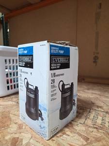 lot 7117 image: Everbilt Submersible Utility Pump 16 HP 28 GPM