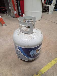 lot 7130 image: Blue Rhino Propane Tank 40 lb