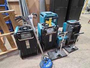 lot 7154 image: Dri-Eaz Dehumidifier Console w Pump & Hose