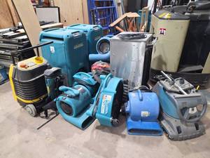 lot 7158 image: Lot of Commercial Air Movers & Dehumidifiers
