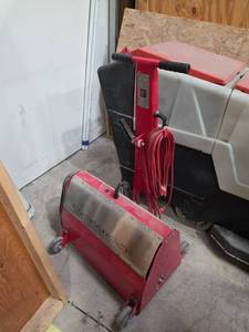 lot 7171 image: RugBadger Carpet Cleaning Machine w Hose Reel